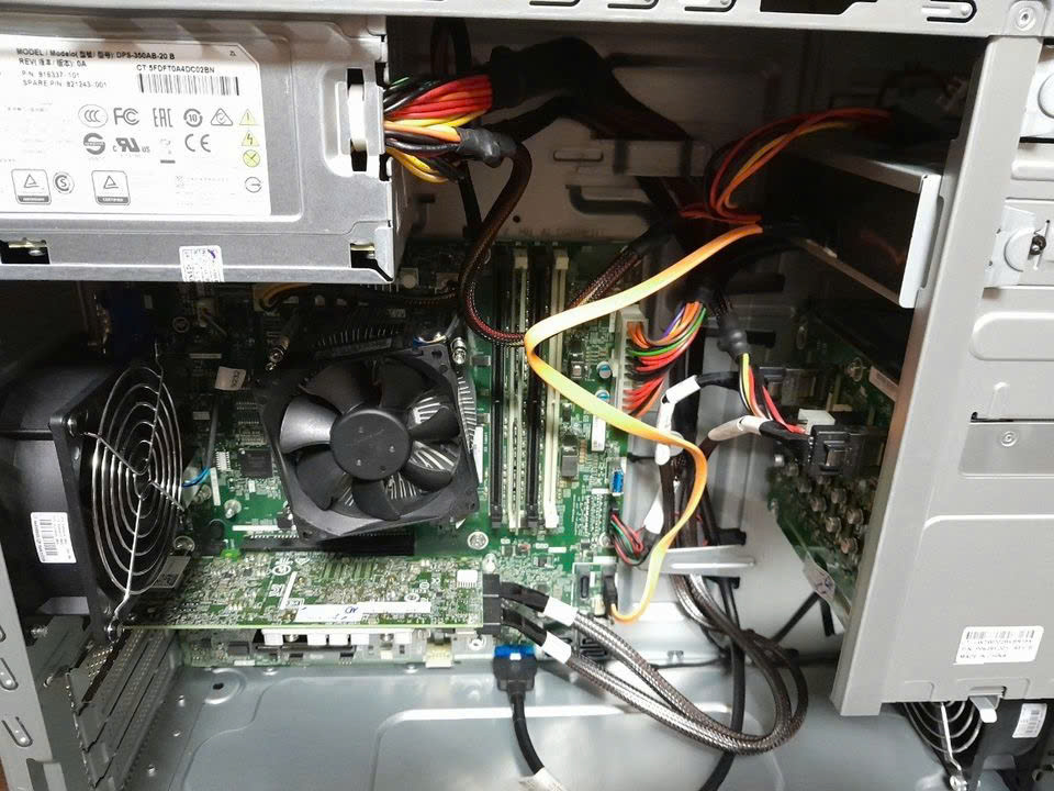 Thanh lý Server HP ML30 Gen9 CPU Xeon E3-1230 V5, RAM 32GB, SSD 512G hàng còn bảo hành