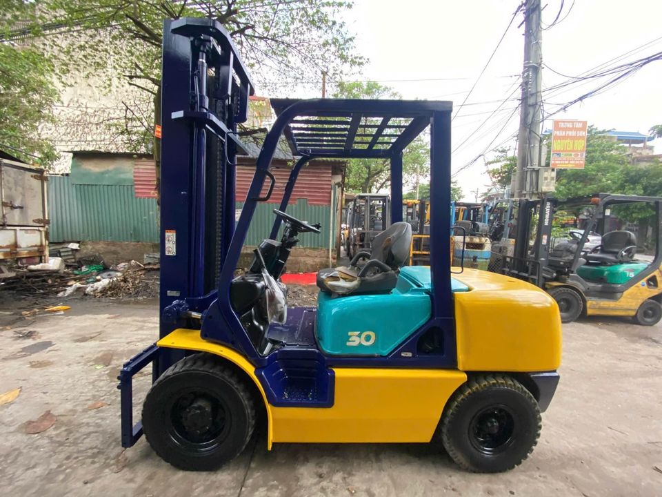 Xe nâng Komatsu 3 tấn đời trừ 2012